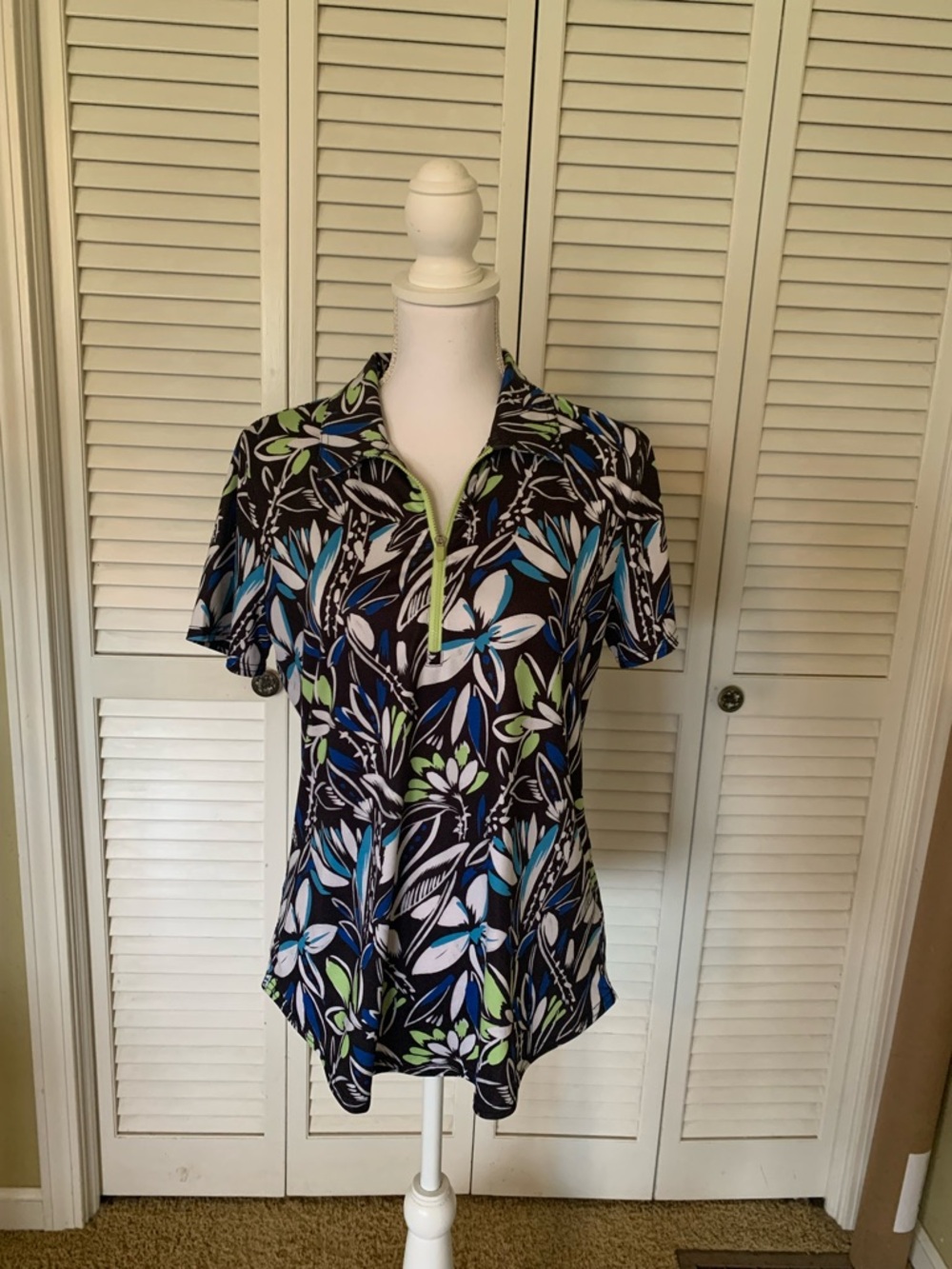 Jofit Womens Black Floral Print Golf Polo Top with Blue & Green Accents Size M